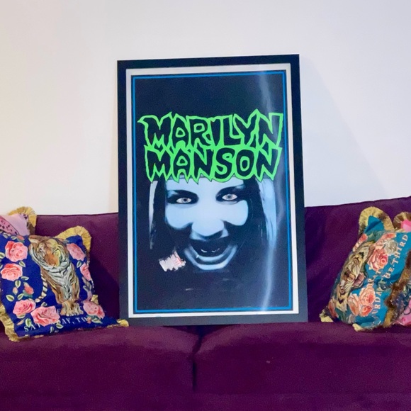 VINTAGE MARILYN MANSON RARE 1995 Black Light velvet Portrait Era 24” x 36” - Picture 5 of 10